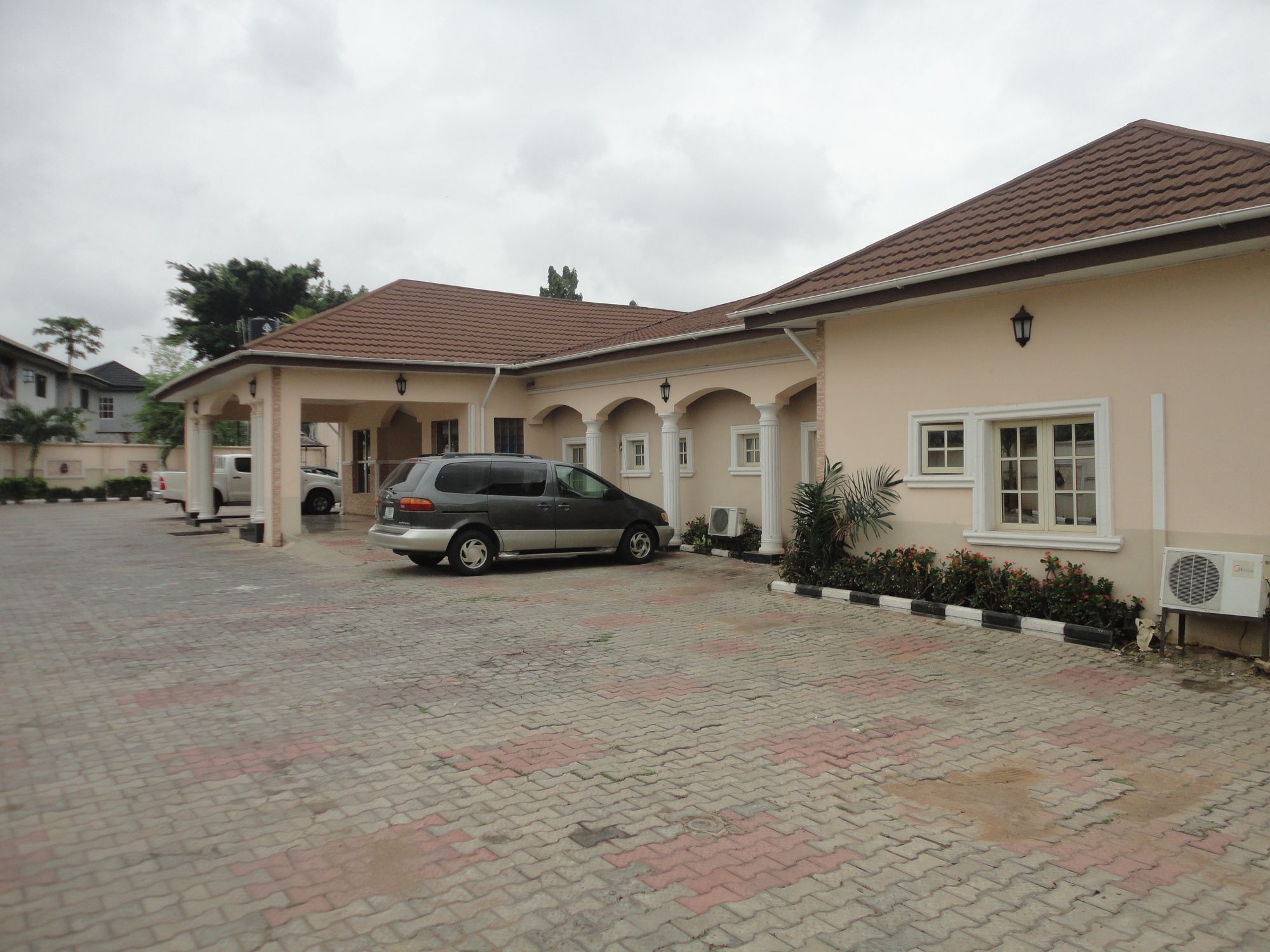 Sdm Tavern And Suites Ibadan Buitenkant foto